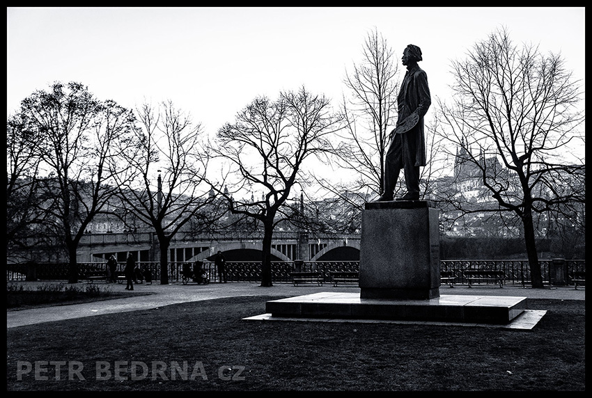 Pomník Josefa Mánesa - Bohumil Kafka, Alšovo nábřeží, Praha