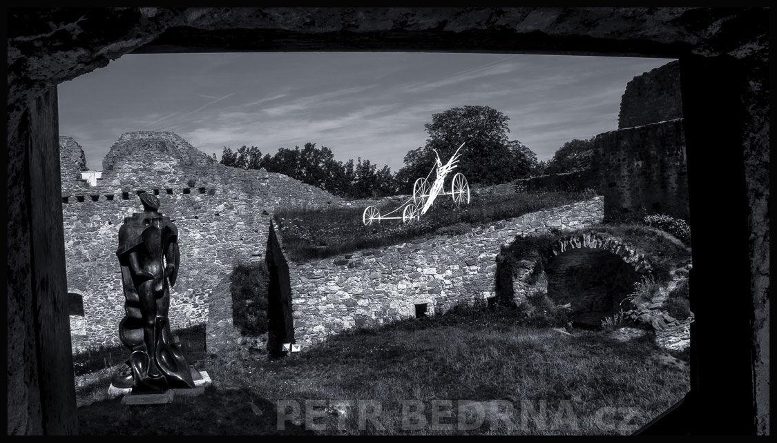 Rytíř s drakem a Kovová plastika, Galerie Klatovy/ Klenová, Jaroslav Róna, Antonín Kašpar, sochy, Česko