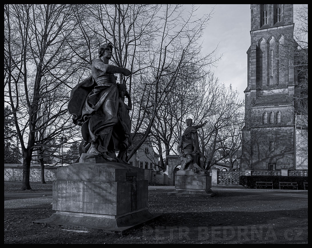 Sousoší Lumír a Píseň, Sousoší Přemysl a Libuše, Vyšehrad, Praha, park, historická památka, Česko