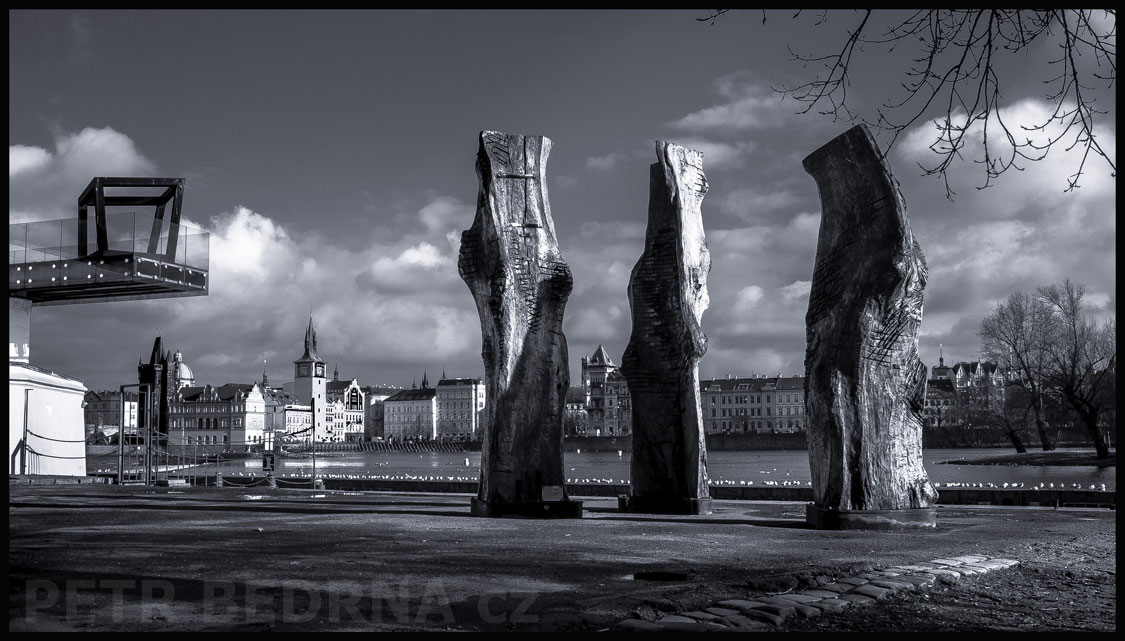 Titáni - Emilie Benes Brzezinski, Vltava, Kampa, Malá Strana, Praha, Sovovy mlýny, sousoší, park, Česko