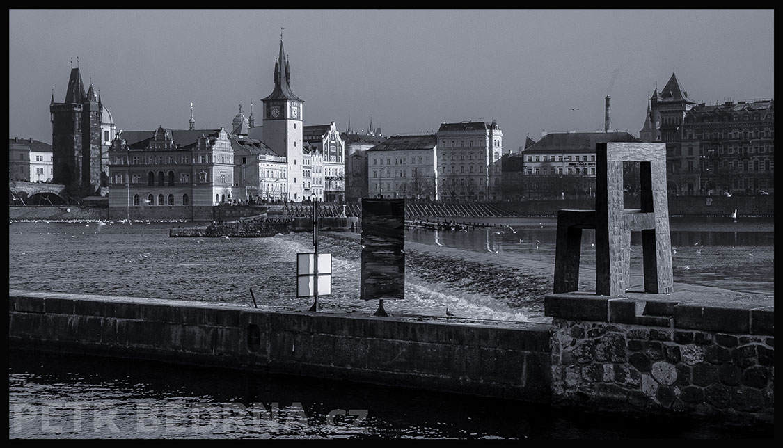 Židle na Kampě - Magdaléna Jetelová, Sovovy mlýny, Praha, sochy, Vltava, obzor, Česko