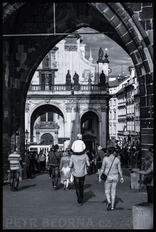 Staroměstská mostecká věž, Praha, Křižovnické námesti, street foto, historická památka, ulice, město, turisté, Česko