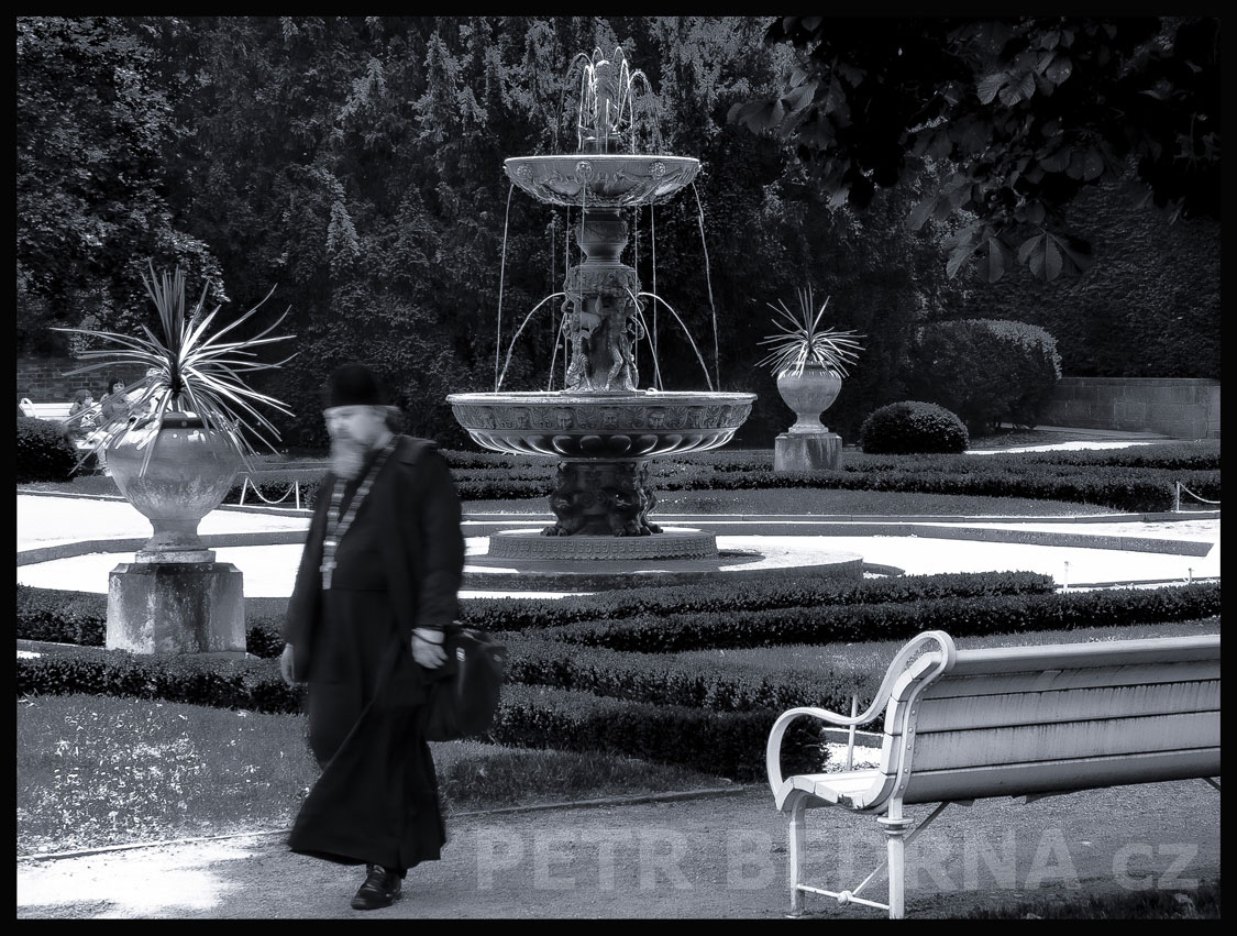 Zpivajicí fontána v Královské zahradě, Praha, Letohrádek královny Anny, street foto, park, historická památka, Česko