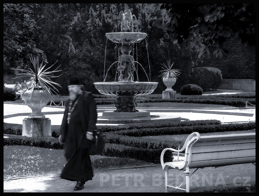 Zpivajicí fontána v Královské zahradě, Praha, Letohrádek královny Anny, street foto, park, historická památka, Česko