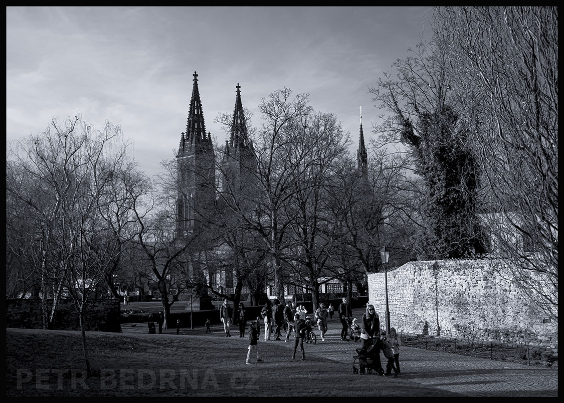Bazilika sv. Petra a Pavla, Soběslavova ulice, Praha - Vyšehrad, park, stromy, kostel, historická památka, Česko