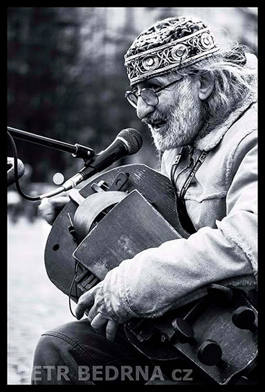 Jiří Wehle, niněra, Staroměstské náměstí, Busking, Praha(1)