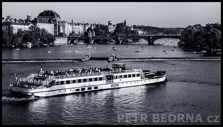 Národní divadlo, Prague Boats, Most Legií, Praha