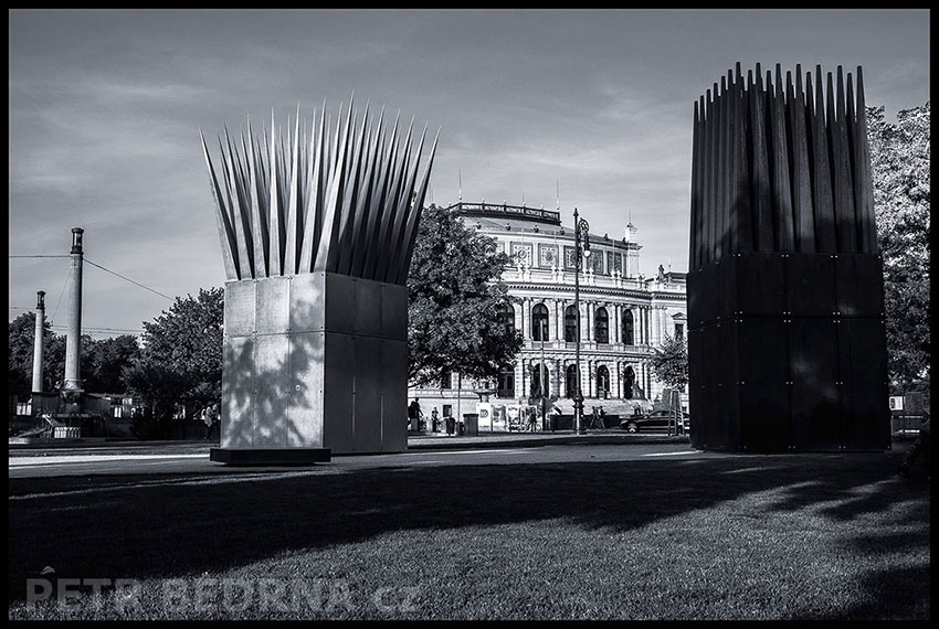 Památník Jana Palacha - sousoší Dům syna a Dům matky, John Hejduk, Praha, Rudolfinum