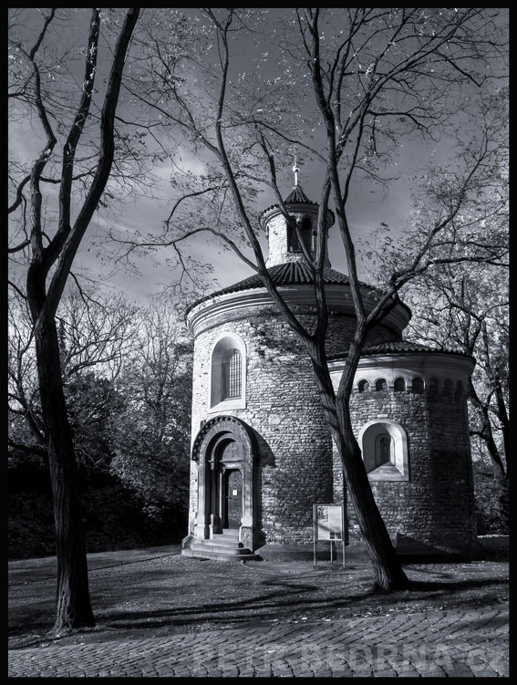 Rotunda sv. Martina, Praha - Vyšehrad, románský sloh, památky, ul. V Pevnosti, park, Česko