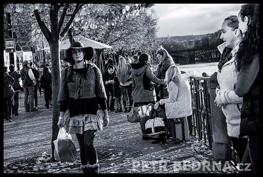 Smetanovo nábřeží, Most Legií, na chodníku, Praha