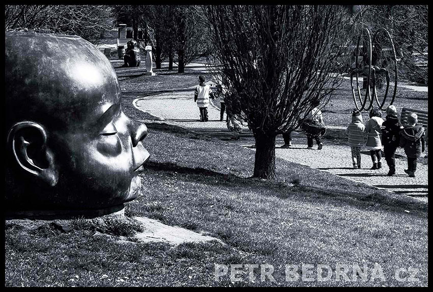 Socha El Niňo, park Hadovka, Stefan Milkov, děti, školka, Praha