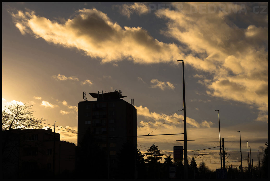 Věžový dům, západ slunce, Praha - Vokovice, Evropská ulice, Vokovice, moderní architektura, mraky, Česko