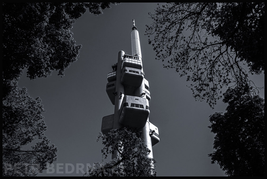 Žižkovská věž, arch. Václav Aulický, Starý olšanský židovský hřbitov, Praha - Žižkov, miminka, high-tech architektura, Česko