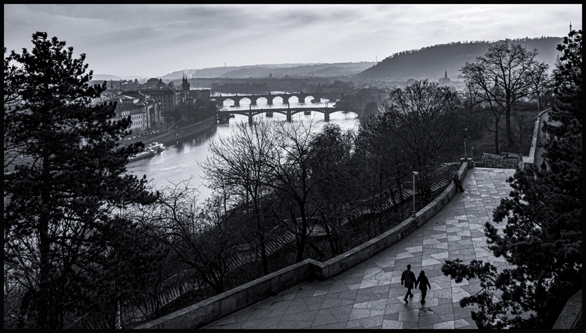 Vyhlídka Kyvadlo na Letné, pražské mosty