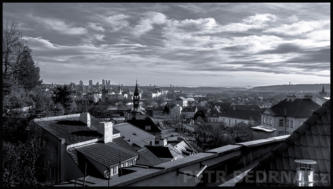Vyhlídka z Chodkovy ulice na Prahu, Praha - Klárov, Pankrác, mraky, město, obzor, obloha, Česko