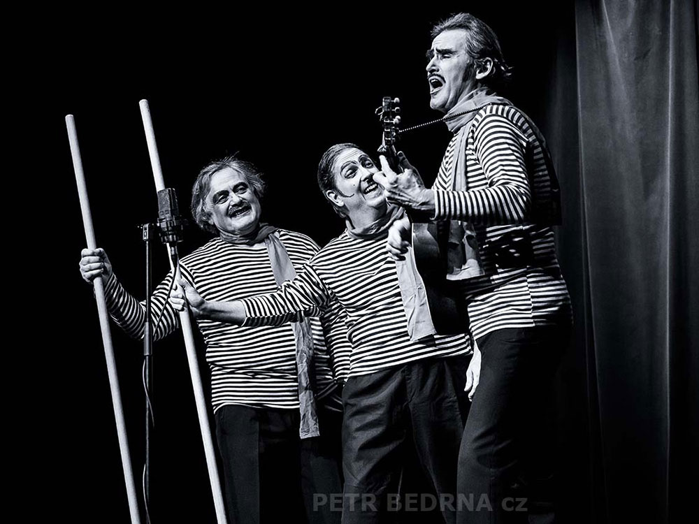 Tros Sketos, Italská lidová píseň, Palác Akropolis, Fr. Skála, Aleš Najbrt, Jaroslav Róna, Česko