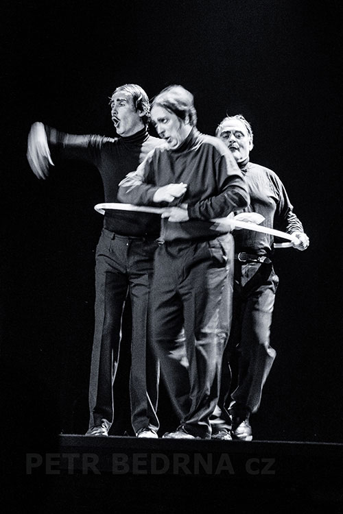 Tros Sketos, Nácvik s obručemi, Palác Akropolis, 2013, Fr. Skála, Aleš Najbrt, Jaroslav Róna, Česko