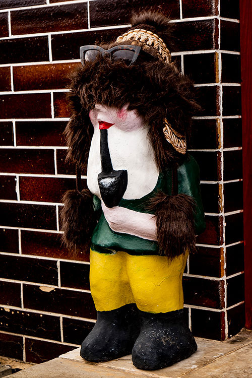 Trpaslík - Malý Alenáš, Praha magická, soška, recese, zahradní dekorace, parodie, Česko