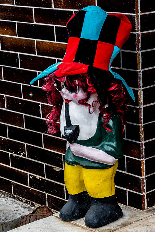 Trpaslík - Malý Alenáš, Praha magická, soška, recese, zahradní dekorace, parodie, Česko