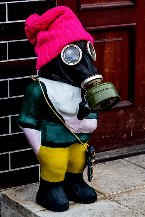 Trpaslík - Malý Alenáš, Praha magická, soška, recese, zahradní dekorace, parodie, Česko