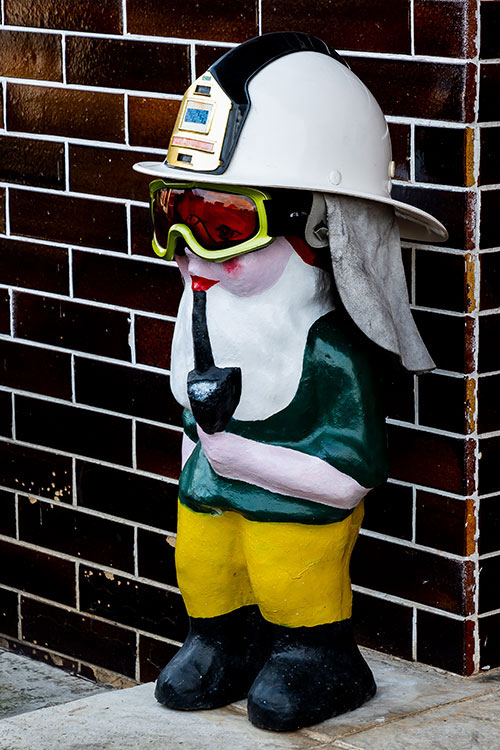 Trpaslík - Malý Alenáš, Praha magická, soška, recese, zahradní dekorace, parodie, Česko