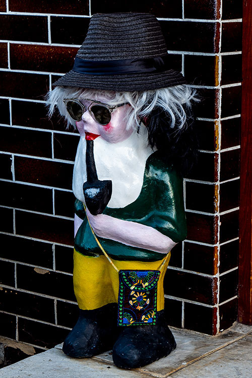 Trpaslík - Malý Alenáš, Praha magická, soška, recese, zahradní dekorace, parodie, Česko