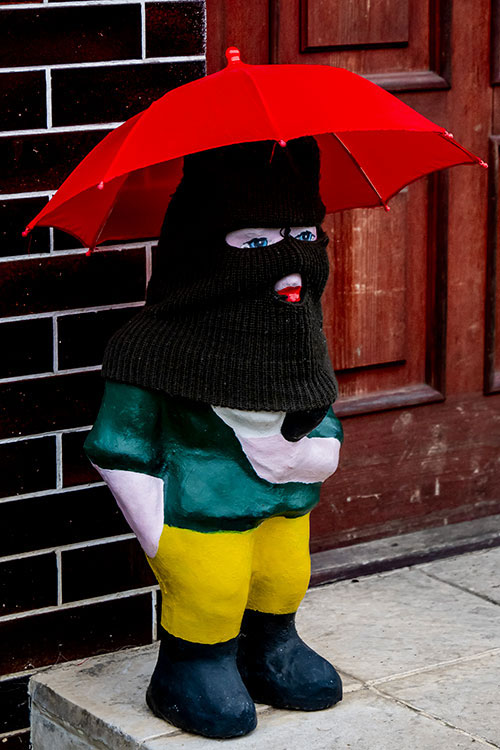 Trpaslík - Malý Alenáš, Praha magická, soška, recese, zahradní dekorace, parodie, Česko