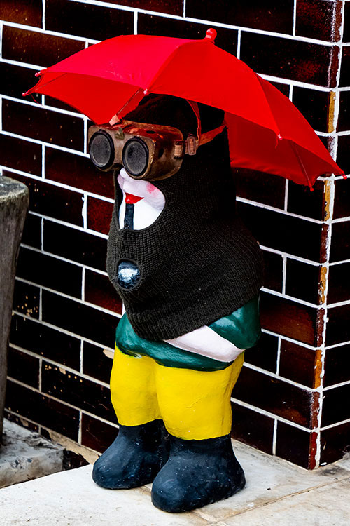 Trpaslík - Malý Alenáš, Praha magická, soška, recese, zahradní dekorace, parodie, Česko