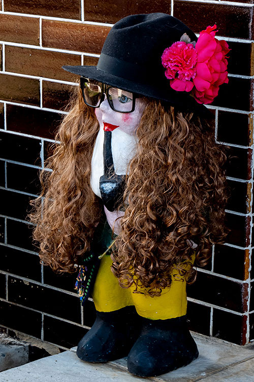 Trpaslík - Malý Alenáš, Praha magická, soška, recese, zahradní dekorace, parodie, Česko