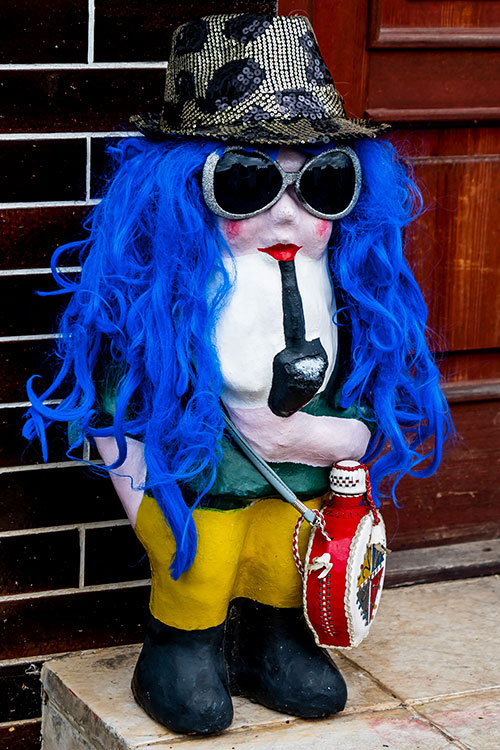 Trpaslík - Malý Alenáš, Praha magická, soška, recese, zahradní dekorace, parodie, Česko