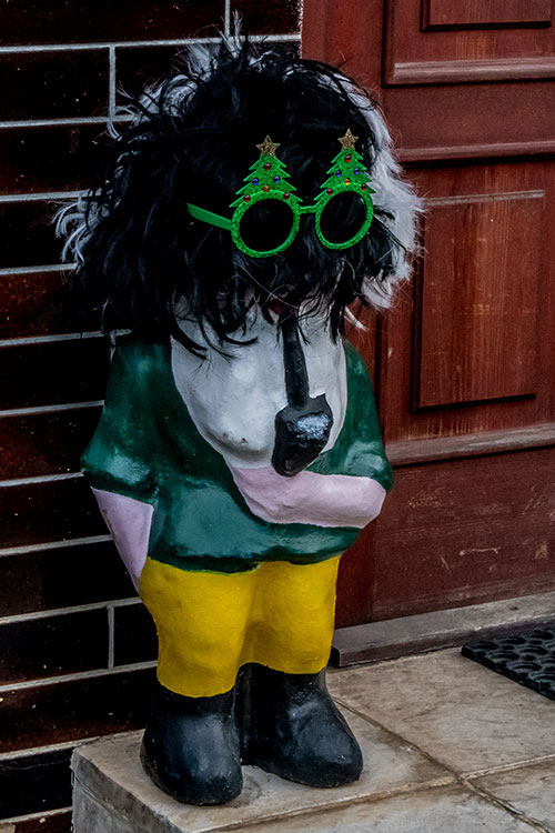 Trpaslík - Malý Alenáš, Praha magická, soška, recese, zahradní dekorace, parodie, Česko