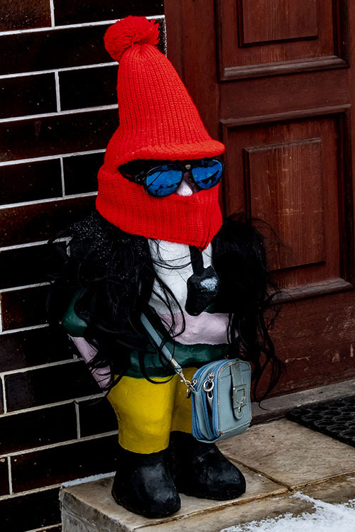 Trpaslík - Malý Alenáš, Praha magická, soška, recese, zahradní dekorace, parodie, Česko