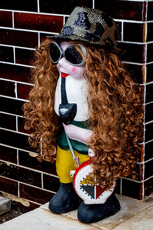 Trpaslík - Malý Alenáš, Praha magická, soška, recese, zahradní dekorace, parodie, Česko