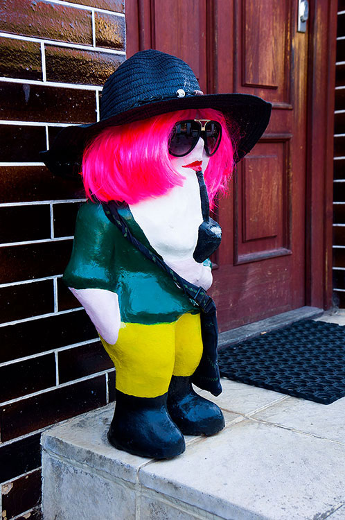 Trpaslík - Malý Alenáš, Praha magická, soška, recese, zahradní dekorace, parodie, Česko