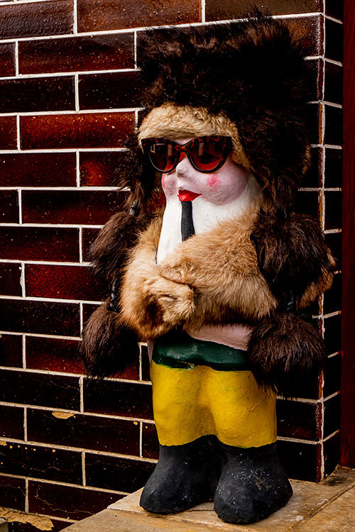 Trpaslík - Malý Alenáš, Praha magická, soška, recese, zahradní dekorace, parodie, Česko