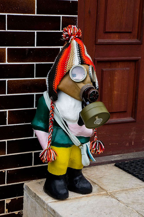 Trpaslík - Malý Alenáš, Praha magická, soška, recese, zahradní dekorace, parodie, Česko