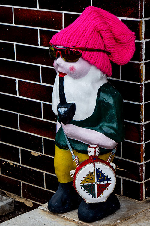 Trpaslík - Malý Alenáš, Praha magická, soška, recese, zahradní dekorace, parodie, Česko