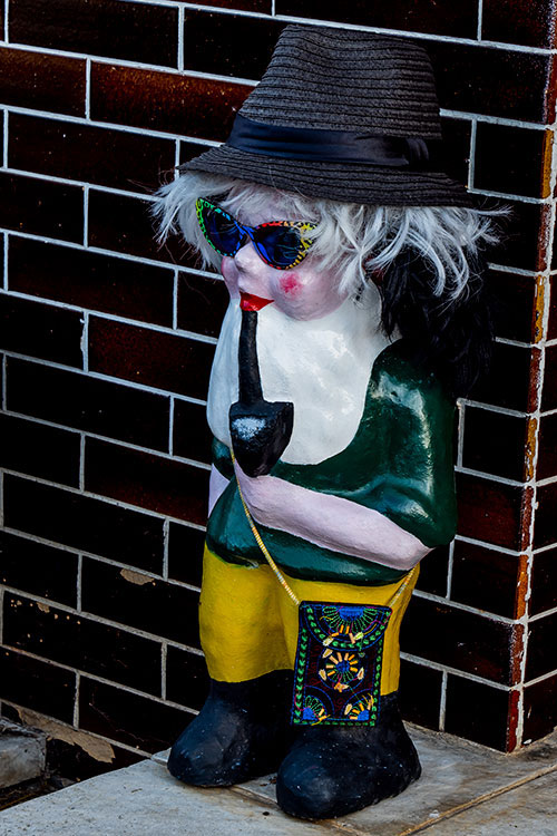 Trpaslík - Malý Alenáš, Praha magická, soška, recese, zahradní dekorace, parodie, Česko